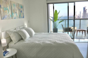 Artful With Amazing Balcony - Bay Views
